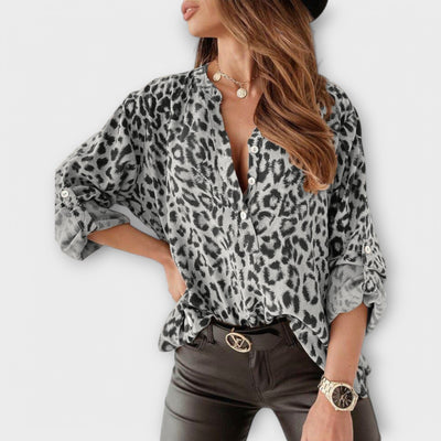 Blusa Moderna con Estampado de Leopardo